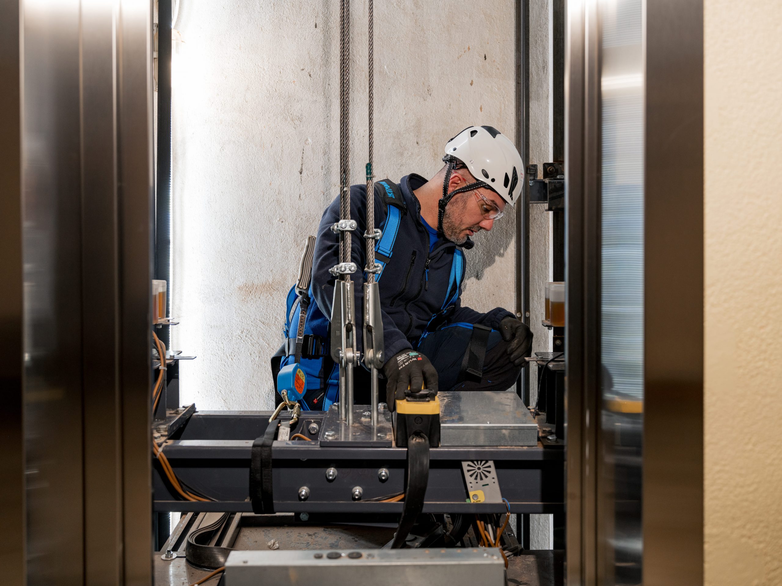 2026_02_04_Maribo_Sima_0021 tecnico Maribo sima ascensori con DPI al lavoro